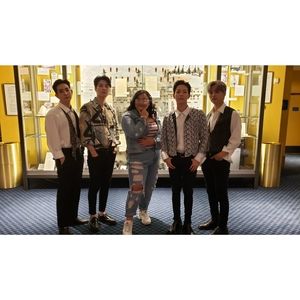 Meet your Posher, Mai vang